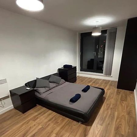 2 Bed Apartment Close To Station With Parking Лондон Екстер'єр фото