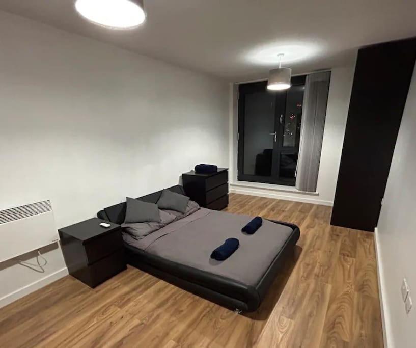 2 Bed Apartment Close To Station With Parking Лондон Екстер'єр фото